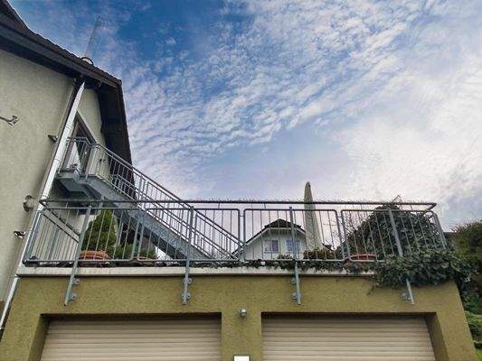 Straßenansicht Dachterrasse 2