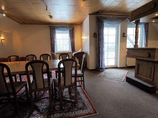 Hobbyraum mit Durchgang zur Loggia