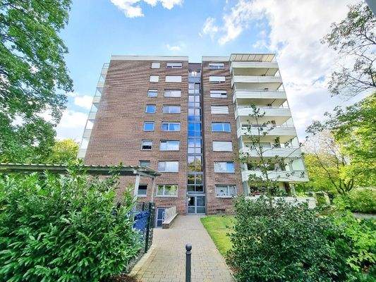 Massives, solides Merhfamilienhaus