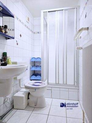 Badezimmer mit Dusche UG
