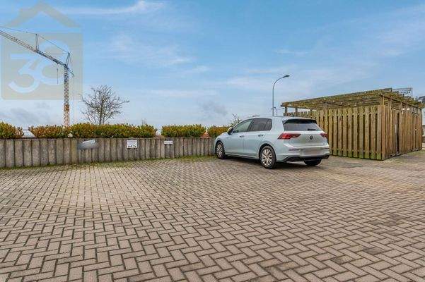 zweiter Stellplatz vorm Haus