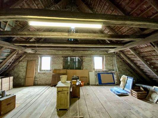 Ausbaubarer Dachboden