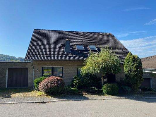 74) Die Hausfrontansicht