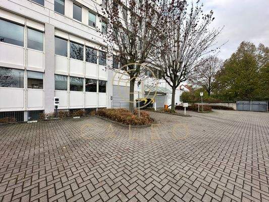 Parkplatz/Anlieferung