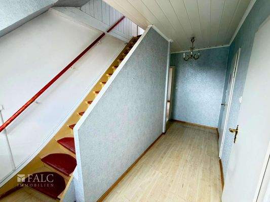 Treppenhaus zum Dachgeschoss