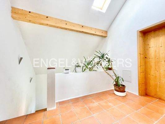 DG: Helle Galerie mit Oberlicht