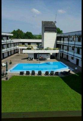 Gemeinschaftspool im Garten