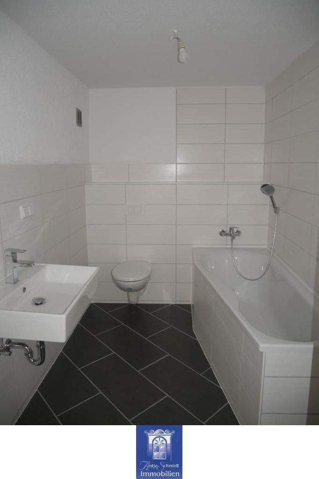 Individuelle Wohnung mit EBK im Dachgeschoss! - Foto 2
