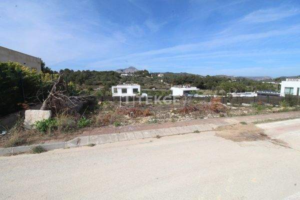 Detached Villa with Montgó and Sea Views Near Amenities in Jávea