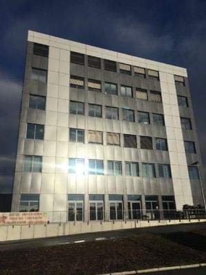 ..die Aufteilung der Fassade kommt gut zur Geltung