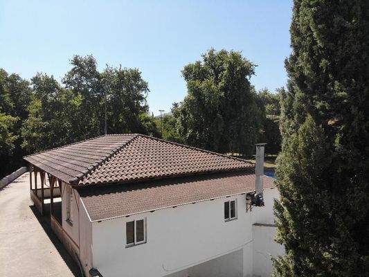 Kreta, Vryses: Wohngebäude mit Pool und Bergblick zu verkaufen – Ideale Investition im Apokoronas!