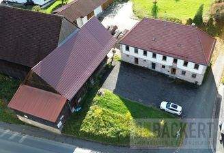 Wohnhaus mit Scheune