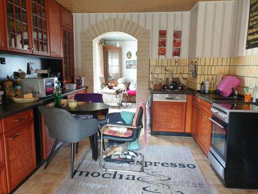 Küche mit Blick ins Esszimmer.jpg