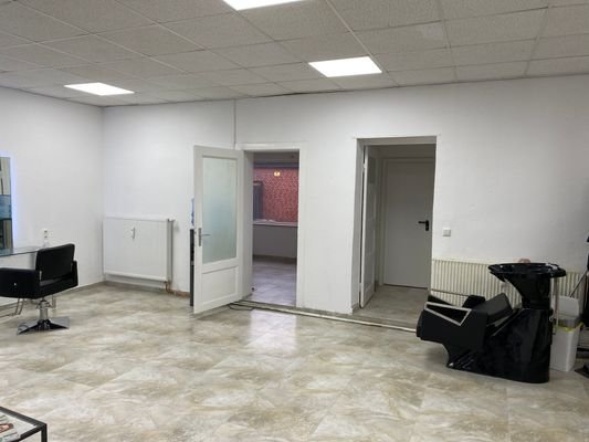 Türen zum WC und Lager