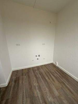 Leeres Zimmer mit Holzboden