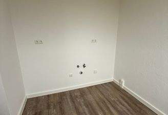 Leeres Zimmer mit Holzboden