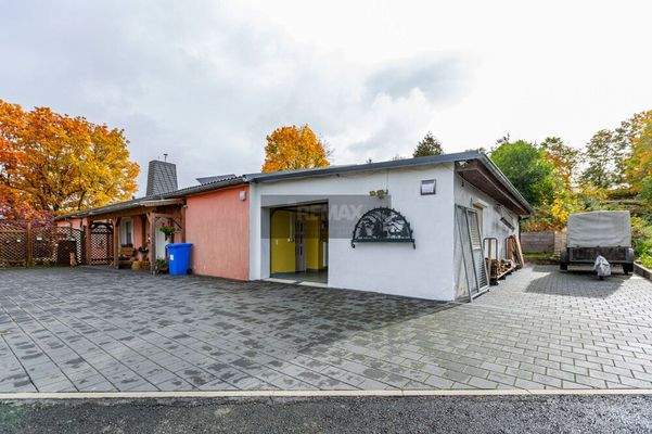 Bungalow Garage und Eingang