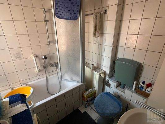 OG: Bad mit Wanne