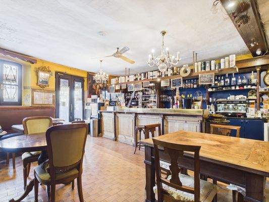 parte davanti locale 