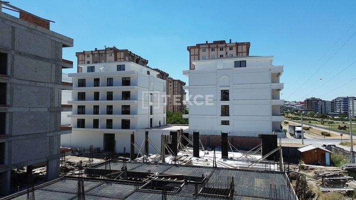 Stylish City View Flats in a Complex with Pool in Bursa