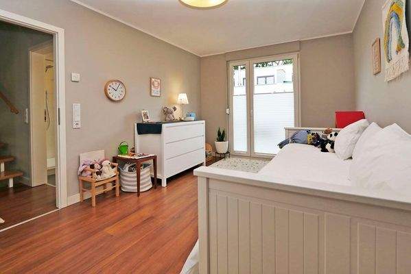 Überall wurde hochwertiges Laminat verlegt