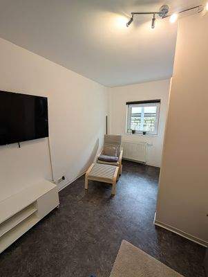 Wohnzimmer, Blickrichtung Fenster.jpeg