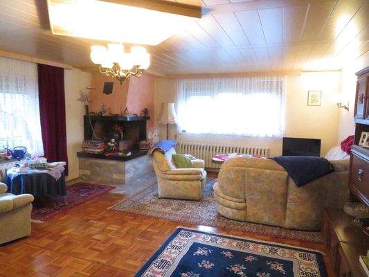 Erdgeschoss: großzügiges Wohnzimmer (ca. 44 m²) mi