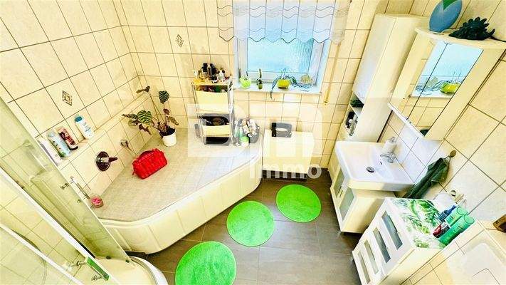 WE1 - Souterrain Badezimmer / Wanne / Dusche