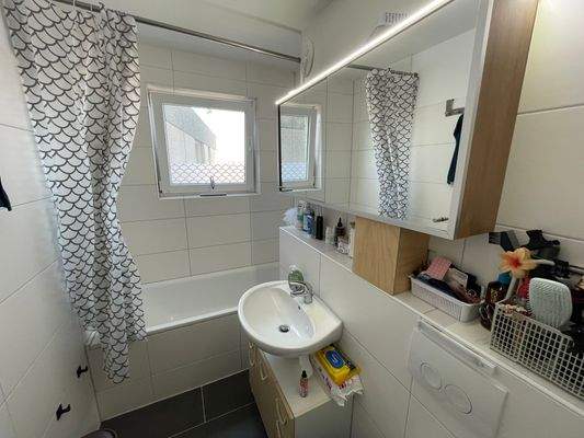 Badezimmer mit Wanne