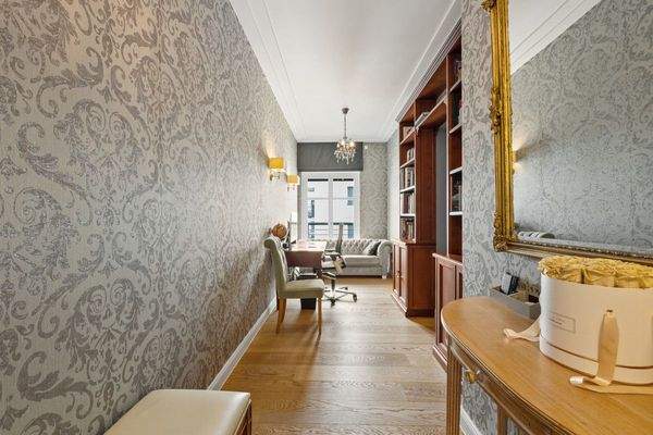 Möblierung vor dem Auszug / Arbeitsbereich