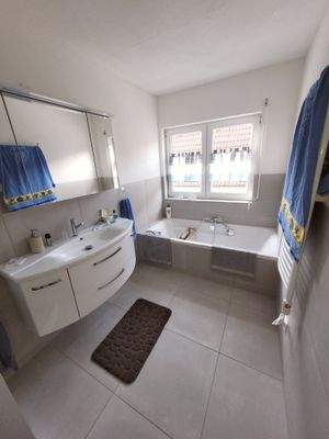 2,5.Zi-Whg. Badezimmer rechte Seite