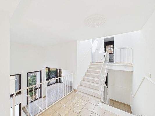 Flur mit Blick in den Wohnbereich