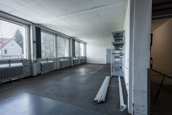 Große Arbeits-/Lagerfläche (südseite) - EG