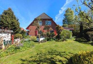 Einfamilienhaus mit hübschem Ziergarten