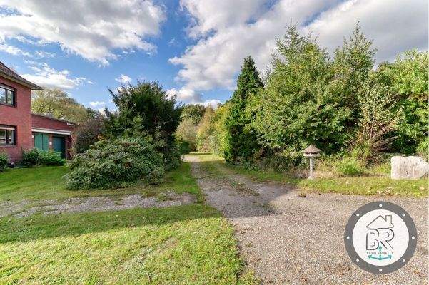 Charmante Hofeinfahrt mit traditionellem Kopfsteinpflaster