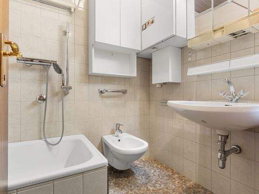 Schöne 3 Zi Stadtwohnung 80m² mit Loggia plus Abstellplatz und Tiefgarage - Khevenhüllerstraße