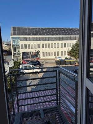 Dsa Apartment hat einen eigenen, separaten Eingang im Hof.