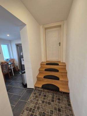 EG: Flur zur Küche und Schlafzimmer