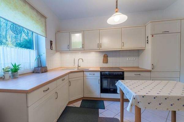 Küche KI bearbeitet 