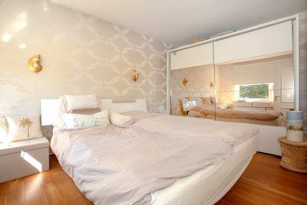 Geräumiges Schlafzimmer