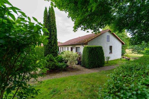 Außenansicht + Garten