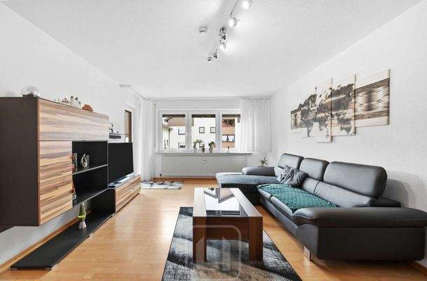 Wohnzimmer mit Balkonzugang