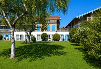 Blick auf Terrasse und Garten
