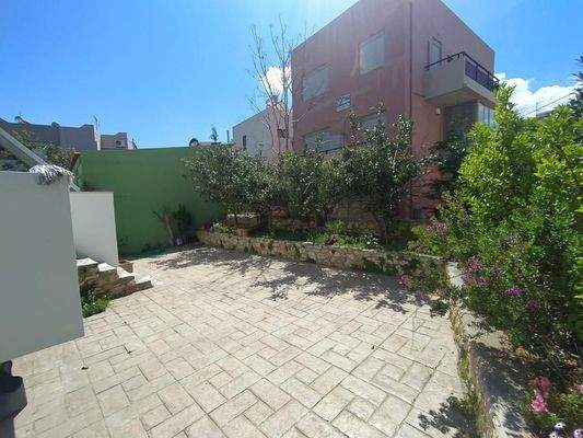 Kreta, Atsipopoulo: Geräumige 2-stöckige Villa in einem ruhigen Dorf in der Nähe des Meeres zu verkaufen