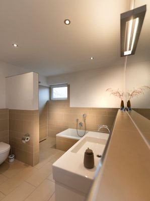 Bad mit Wanne Gegenansicht
