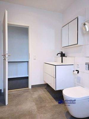 Badezimmer mit Wanne DG