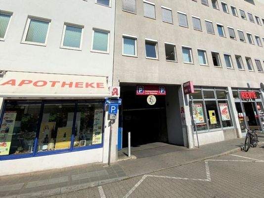 Einfahrt zu den Tiefgaragenstellplätzen