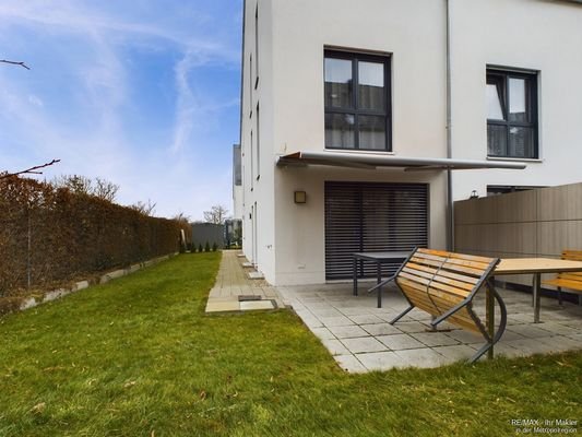 Terrasse mit Gartenteil