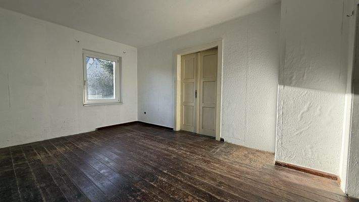 Zimmer 1 EG mit Zwischentür zum Wohnzimmer, WE 1