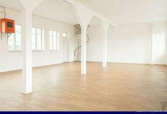 Innenansicht - grosszügige Lager - und Ausstellungsfläche